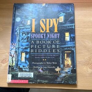 Scholastic I Spy Spooky Night - Blue and Orange Cover